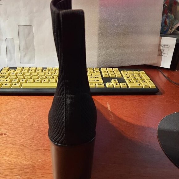 NEW ! Steve by Steve Madden Stretched Knit Boot Black Size 9/9.5 New - Picture 4 of 6